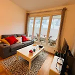 Entire Apartment With Terrace Near Montmartre